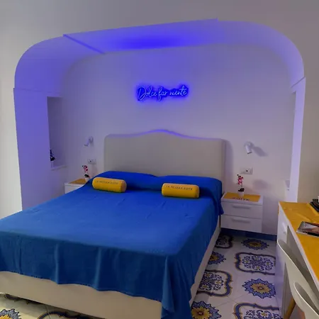 La Piccola * Ανακάπρι